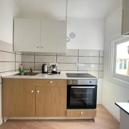 Heart Of - Balcony Amazing Views - 5th Floor - No Elevator - Always Open *